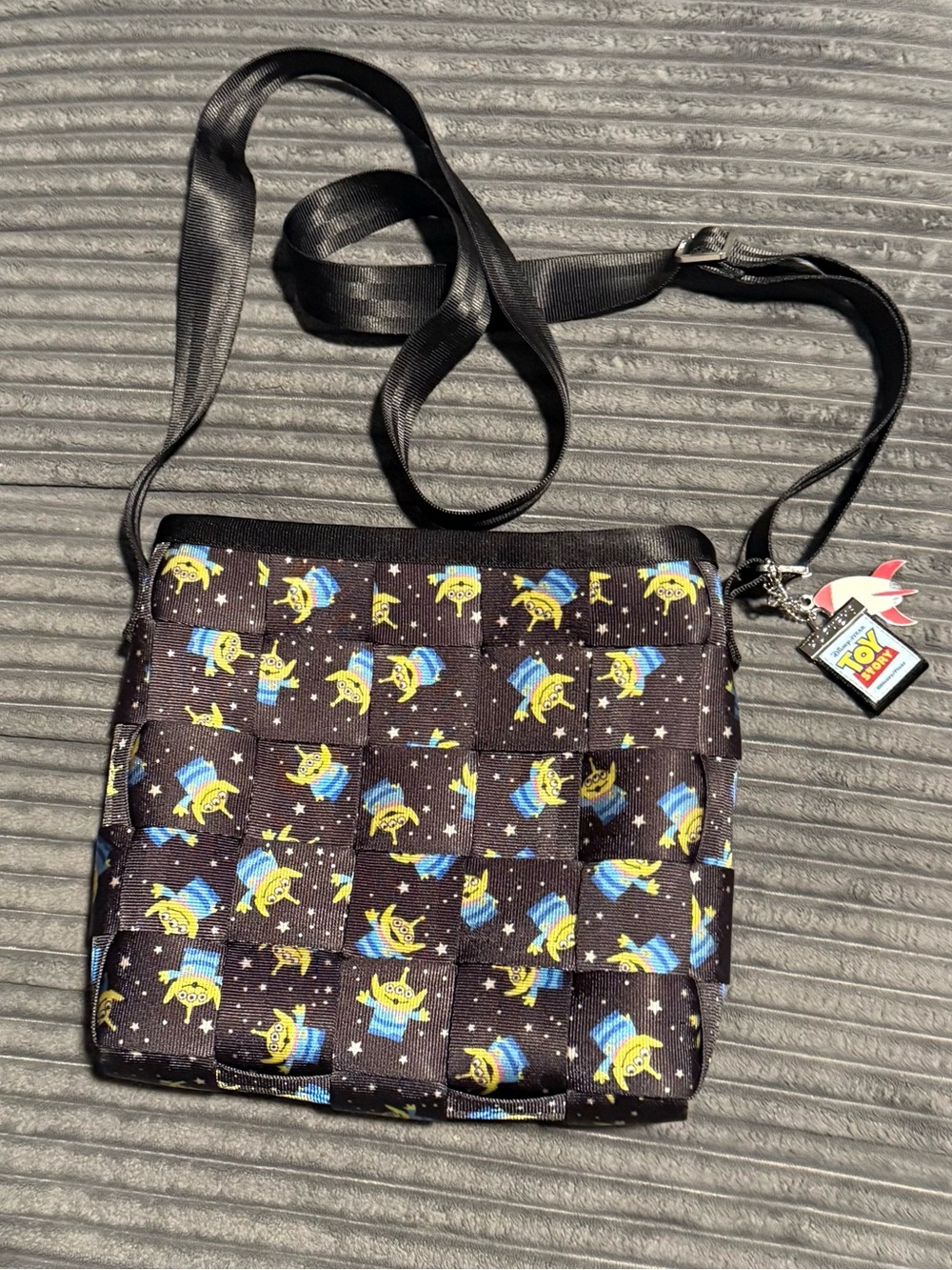 Harvey's Seatbelt Bag Harveys Disney Toy Story Aliens Mini Messenger